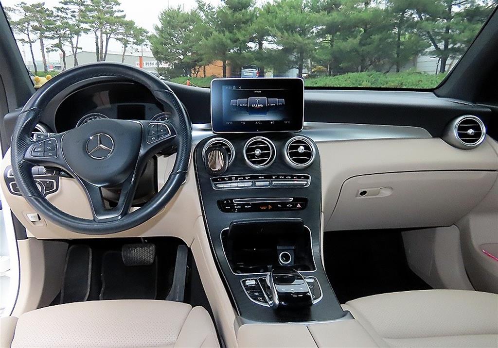 Mercedes Benz GLC Class - Vista 7