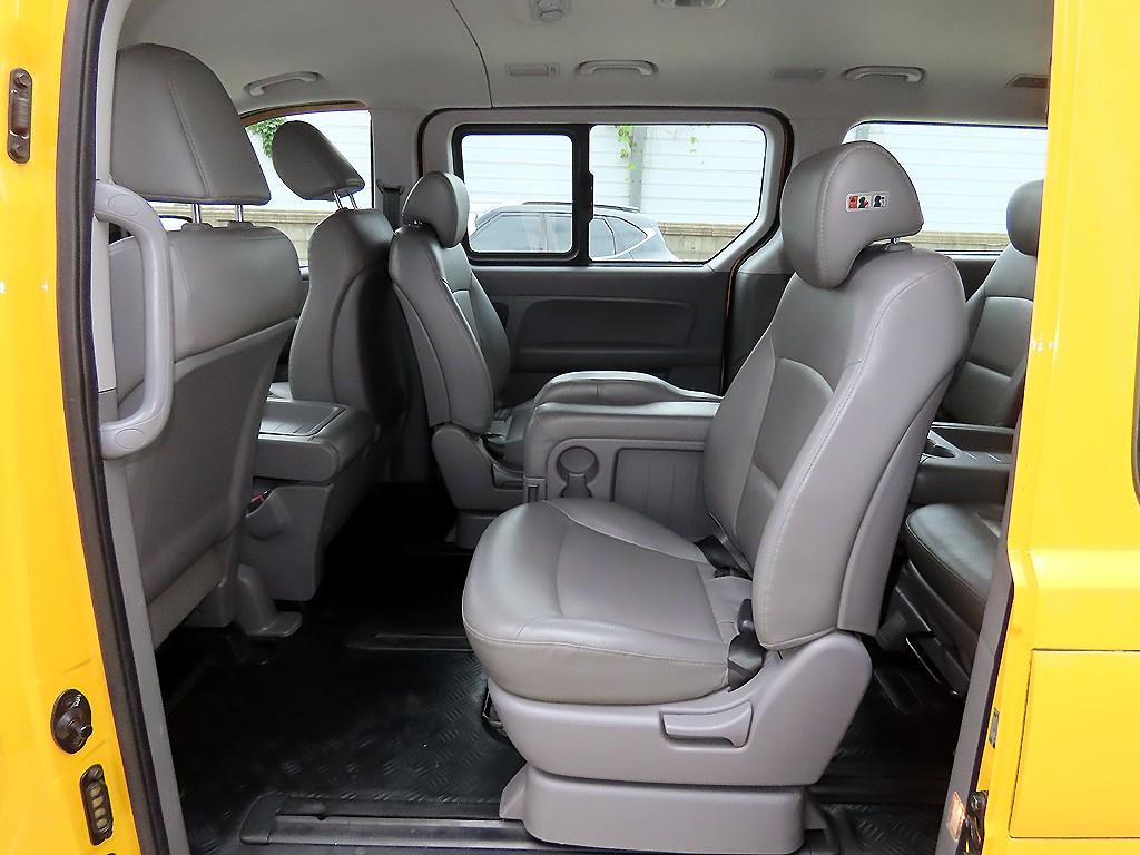 HYUNDAI Starex - Vista 6