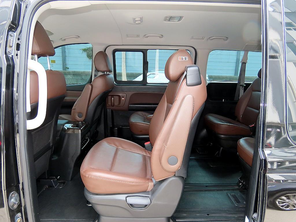 HYUNDAI Starex - Vista 6