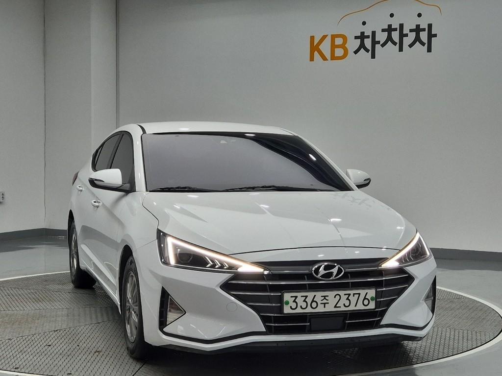 HYUNDAI Avante - Vista 4