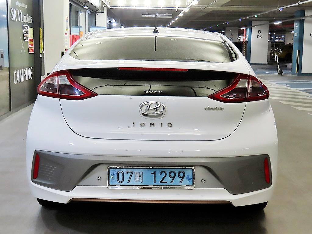 HYUNDAI Ioniq - Vista 4