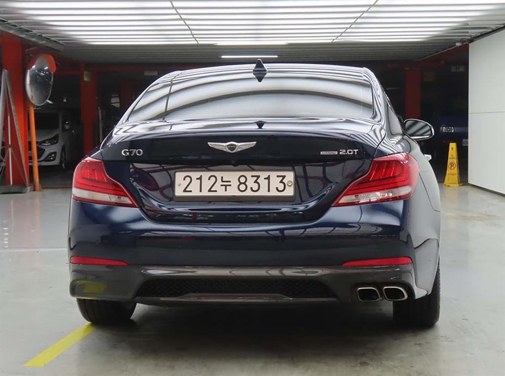Genesis G70 - Vista 3