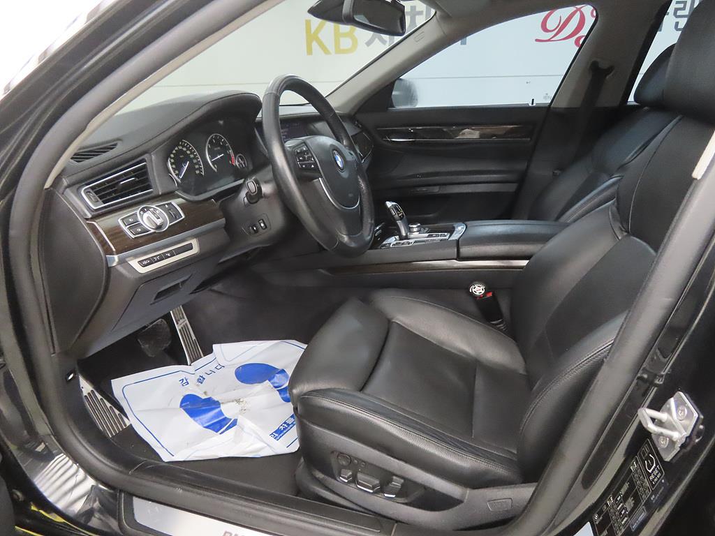 BMW 7 Series - Vista 5