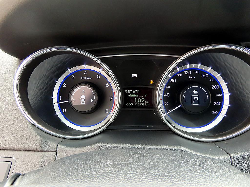 HYUNDAI Sonata - Vista 9