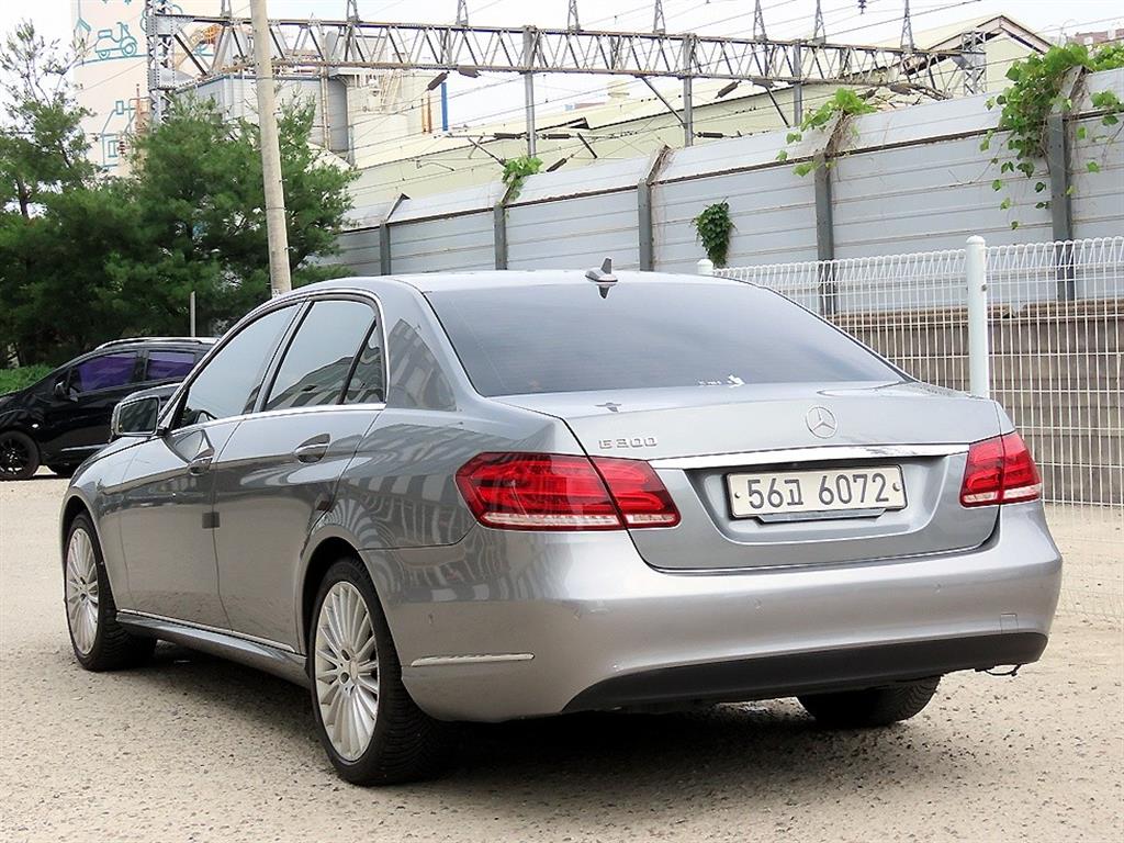 Mercedes Benz E class - Vista 3