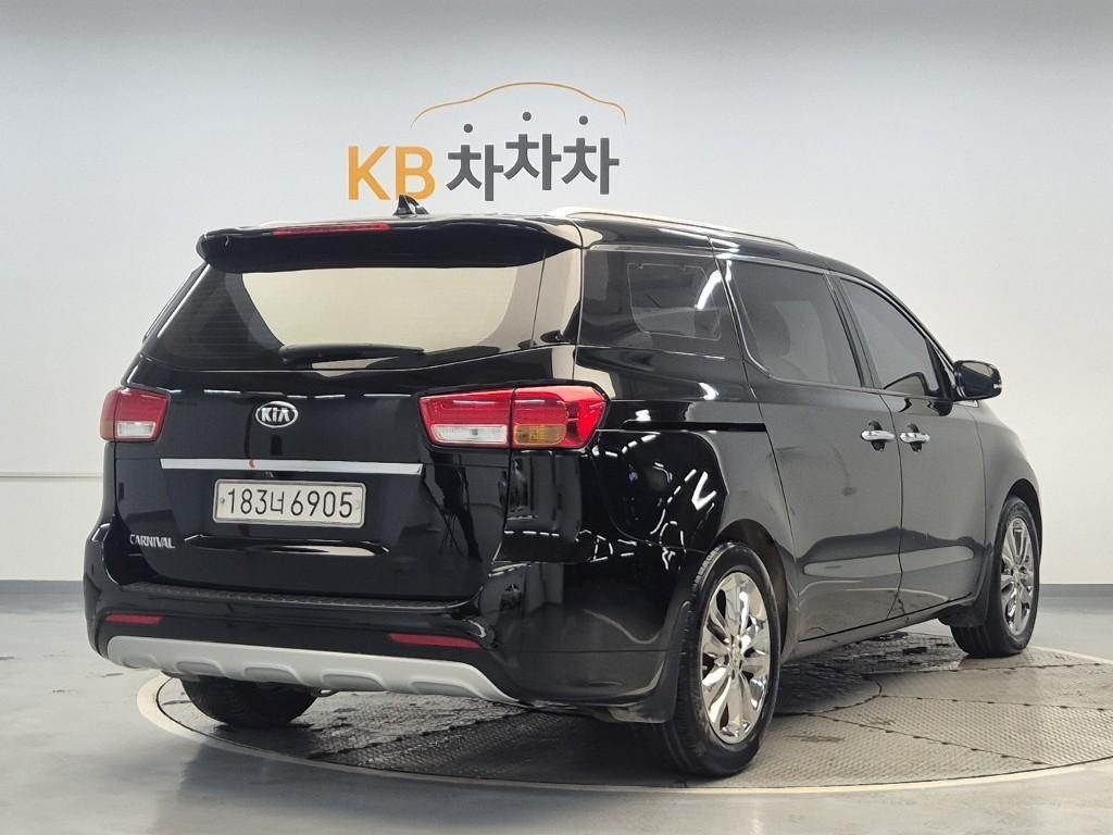 KIA Carnival - Vista 3