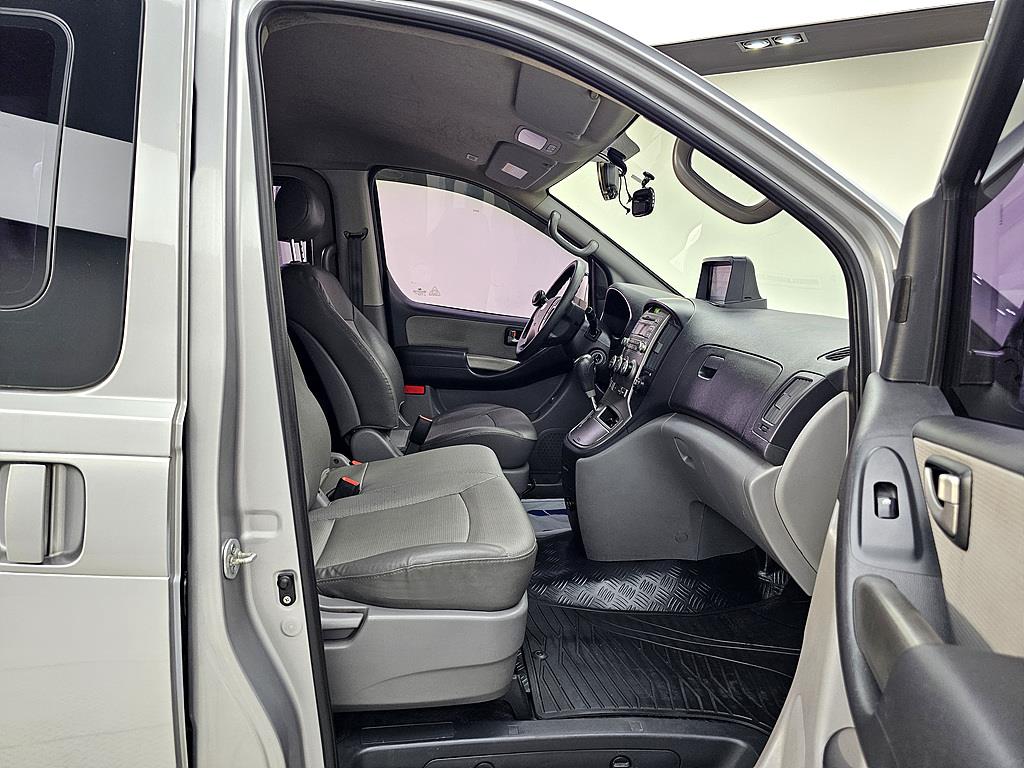 HYUNDAI Starex - Vista 11