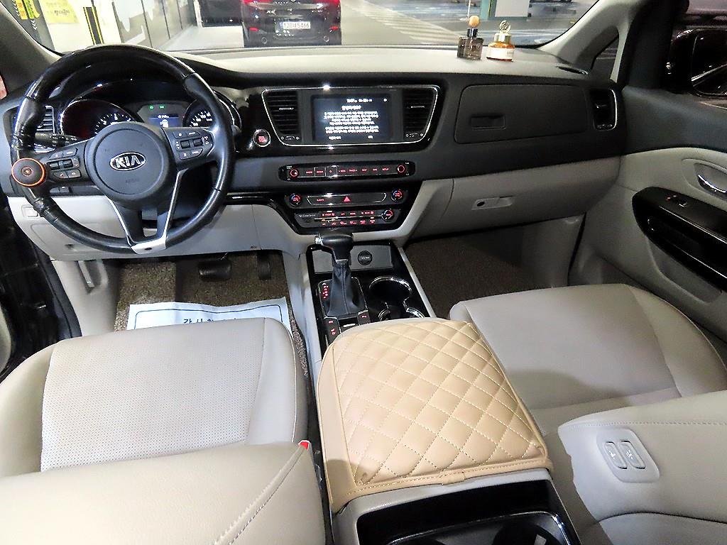 KIA Carnival - Vista 10