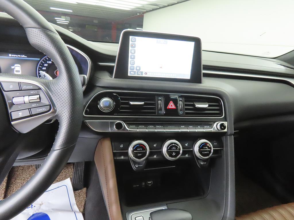 Genesis G70 - Vista 10