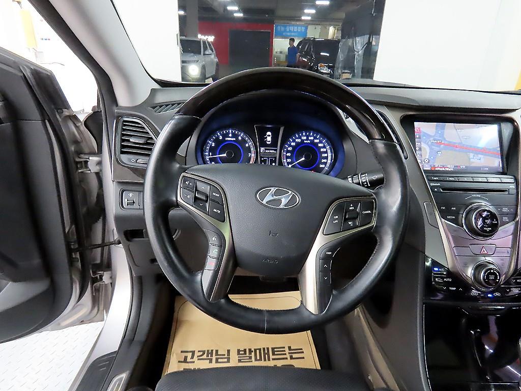HYUNDAI Grandeur - Vista 9