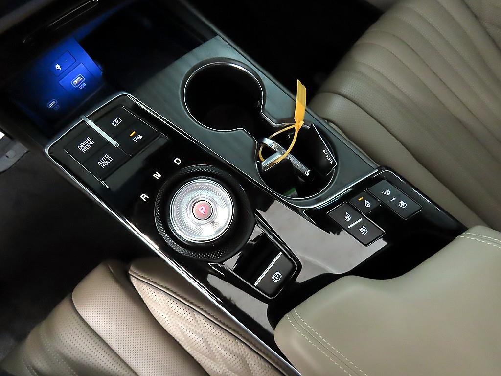KIA K8 - Vista 10