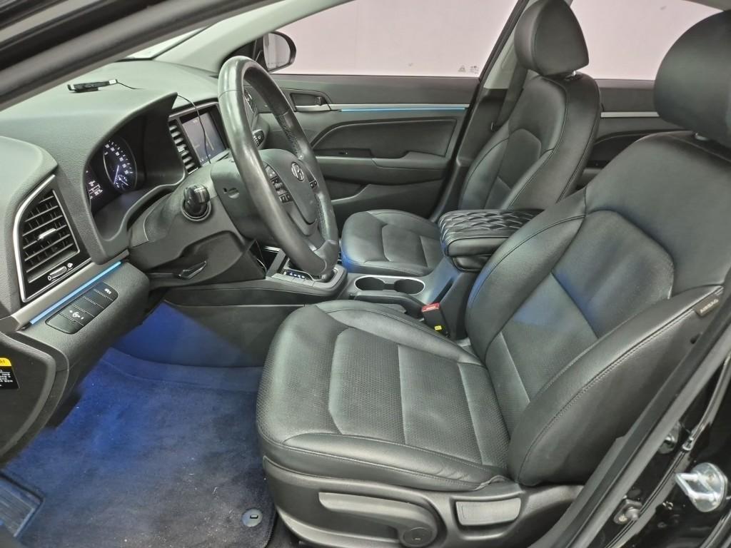 HYUNDAI Avante - Vista 11