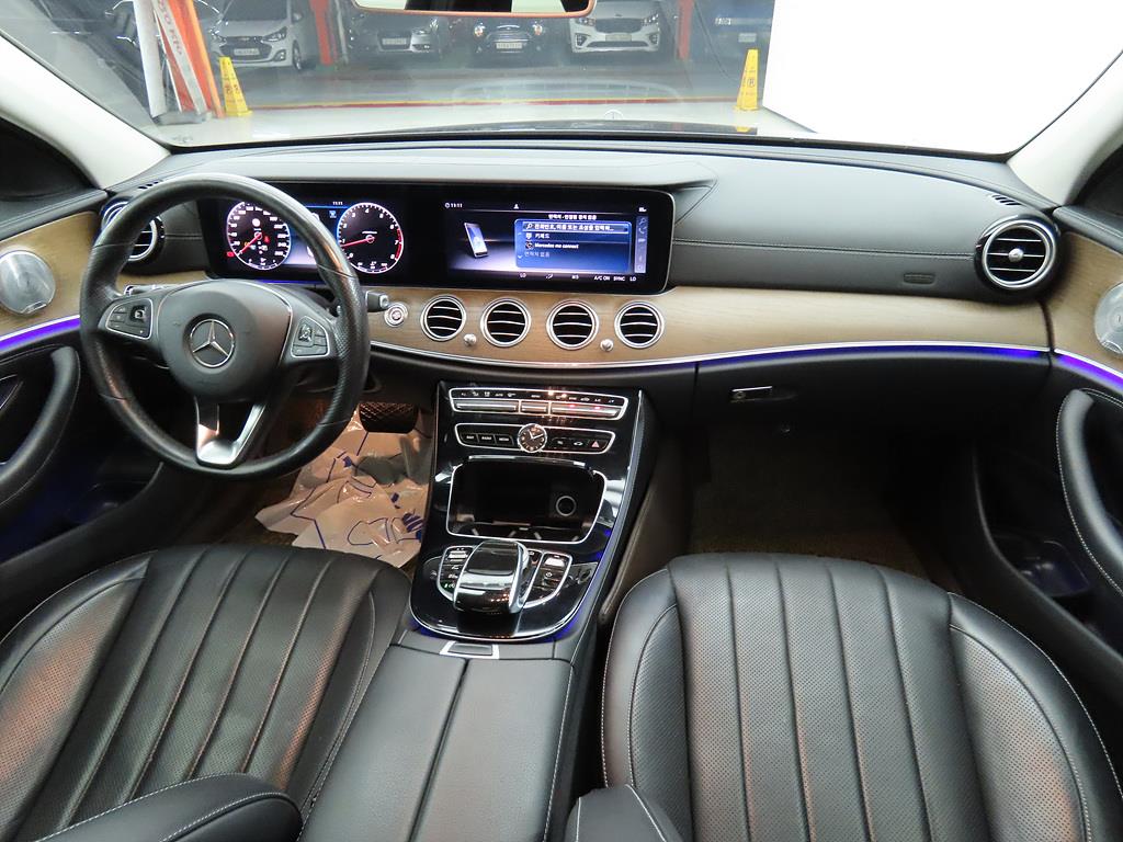 Mercedes Benz E class - Vista 6