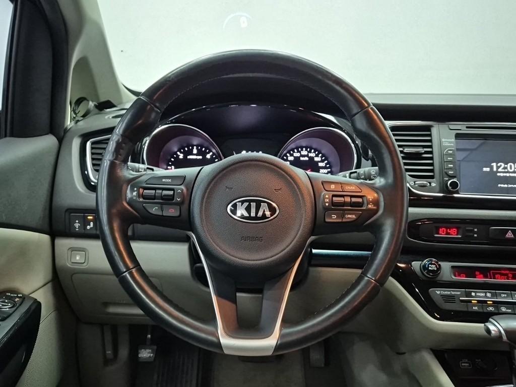 KIA Carnival - Vista 9