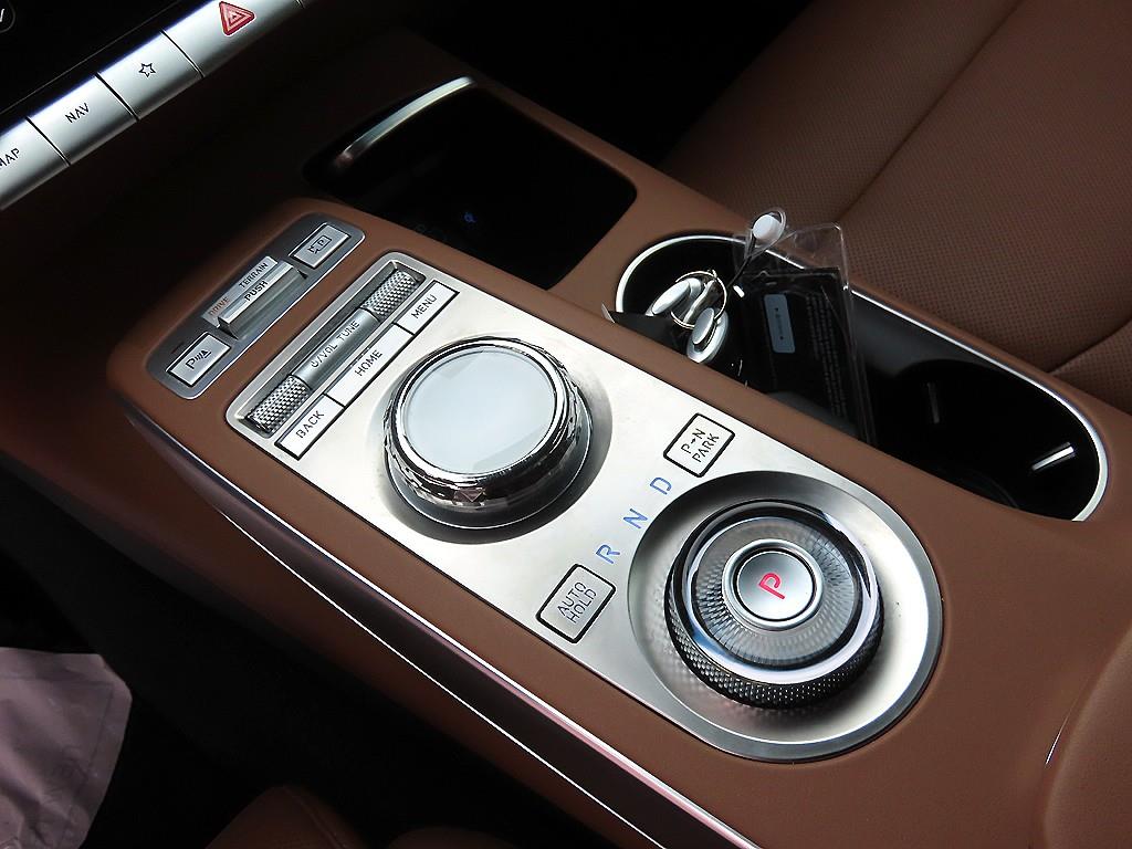 Genesis GV70 - Vista 11