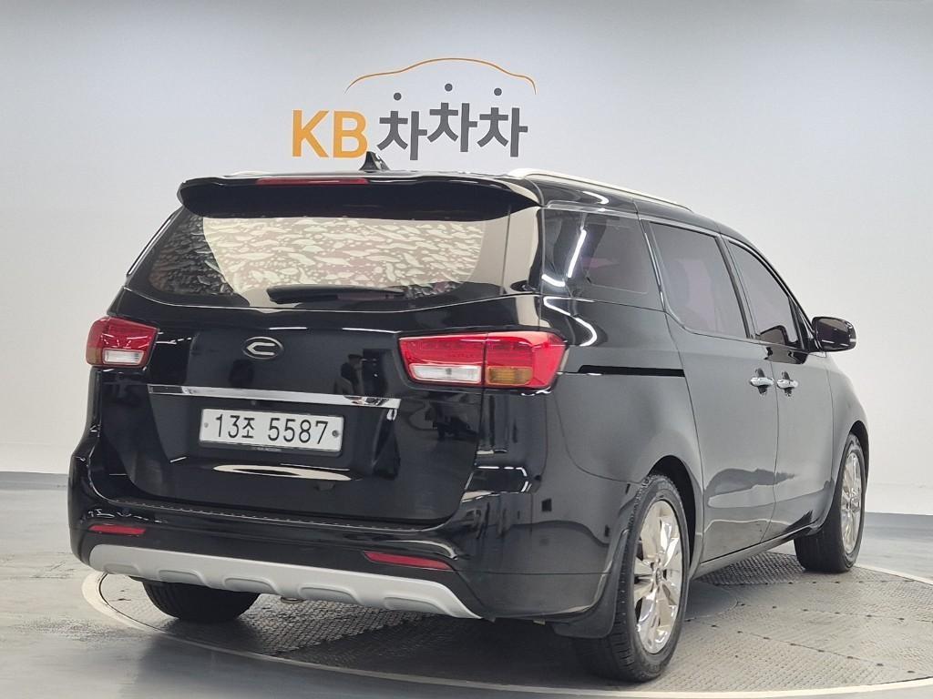 KIA Carnival - Vista 3