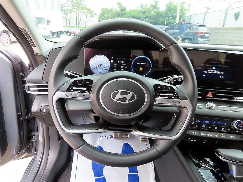 HYUNDAI Avante - Vista 8
