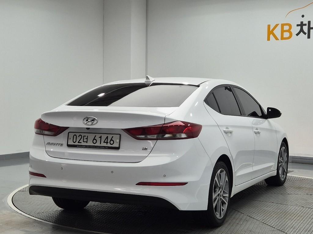 HYUNDAI Avante - Vista 3