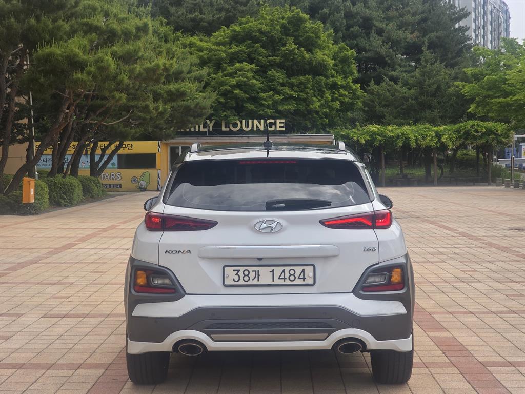 HYUNDAI Kona - Vista 5