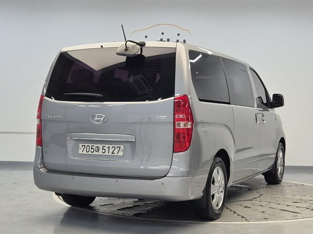 HYUNDAI Starex - Vista 3