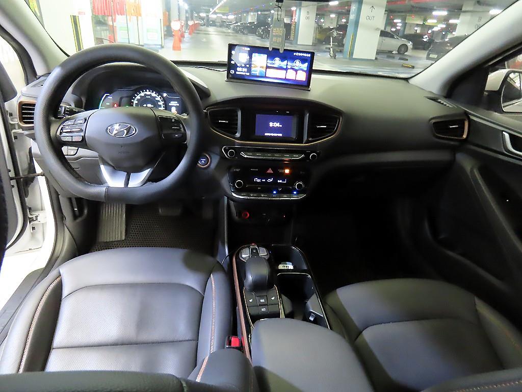 HYUNDAI Ioniq - Vista 9