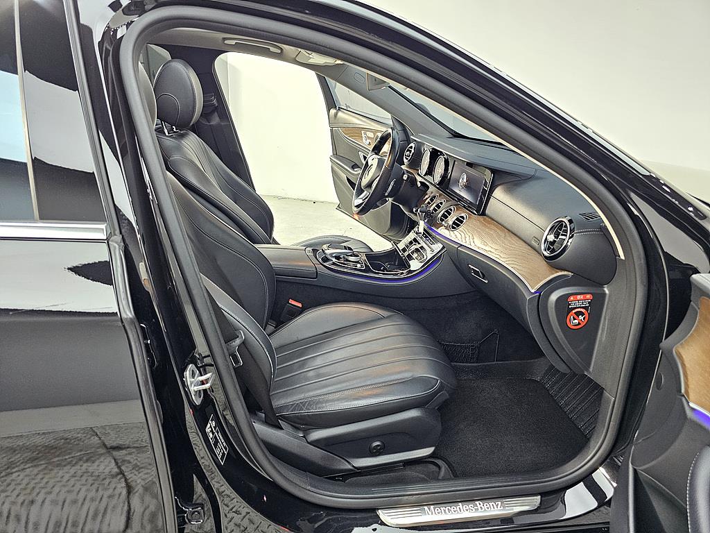 Mercedes Benz E class - Vista 11