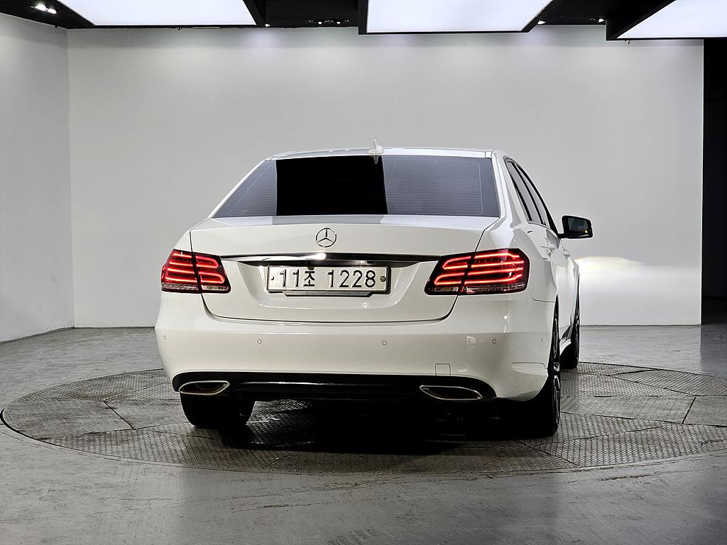 Mercedes Benz E class - Vista 3