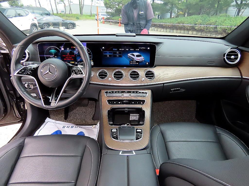 Mercedes Benz E class - Vista 7