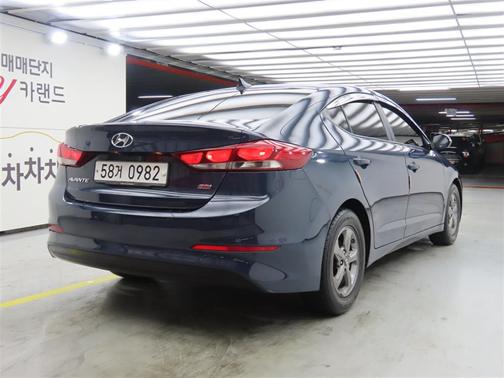 HYUNDAI Avante - Vista 4