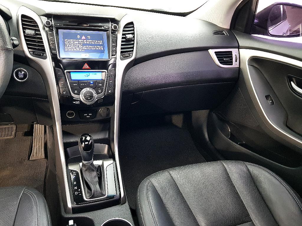 HYUNDAI i30 - Vista 10