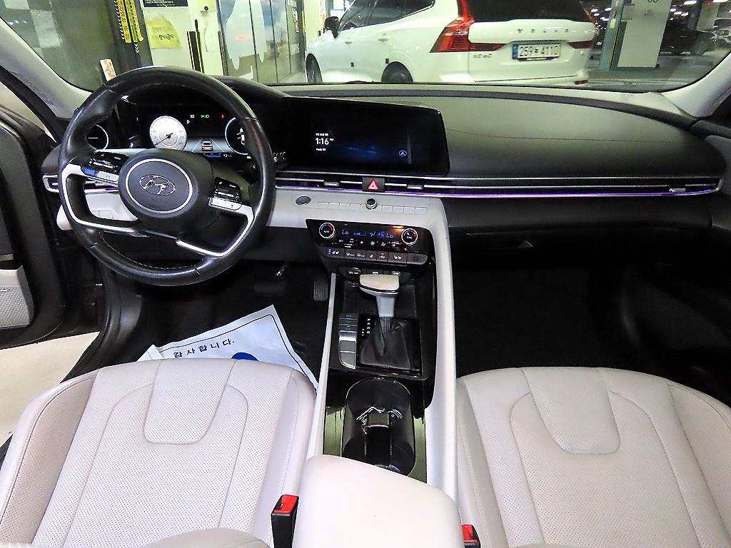 HYUNDAI Avante - Vista 10