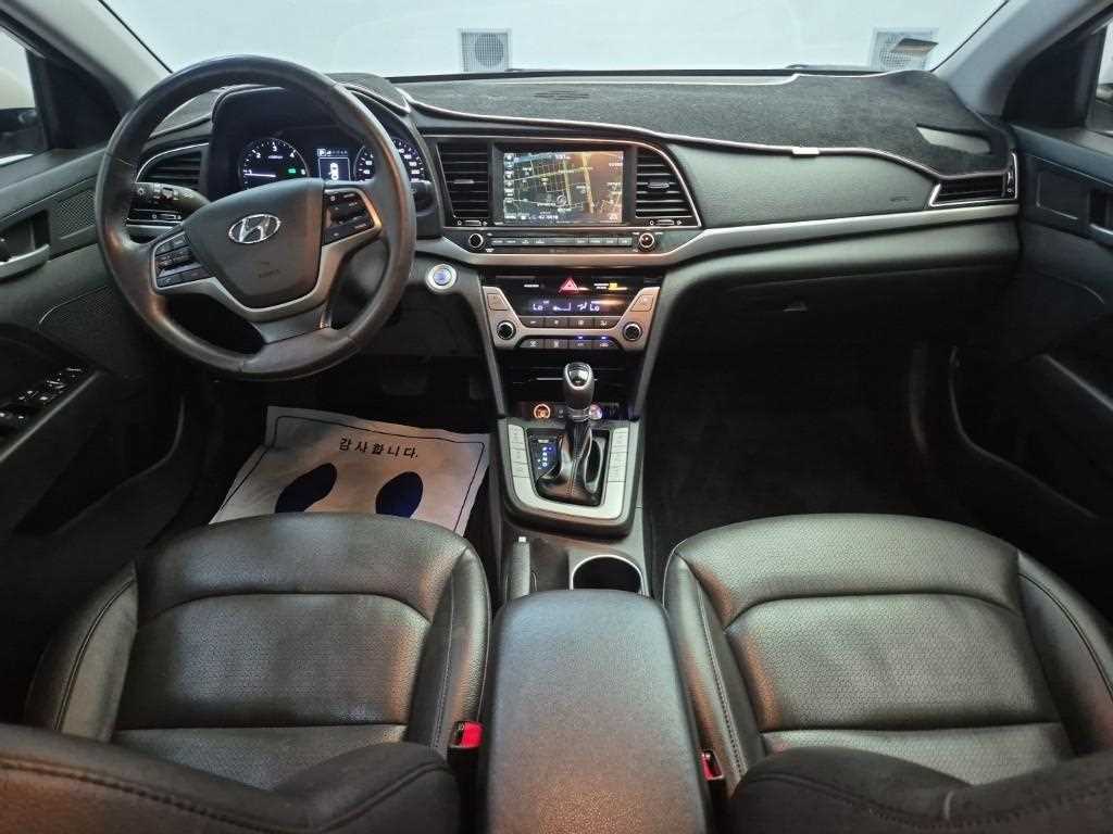 HYUNDAI Avante - Vista 7