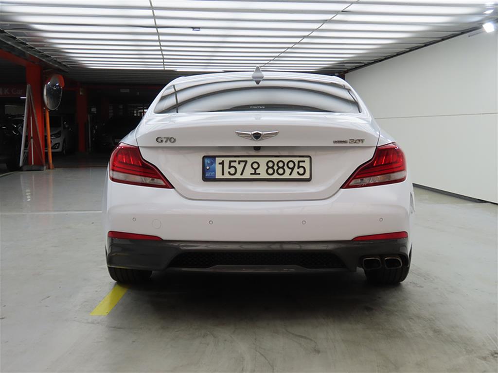 Genesis G70 - Vista 3