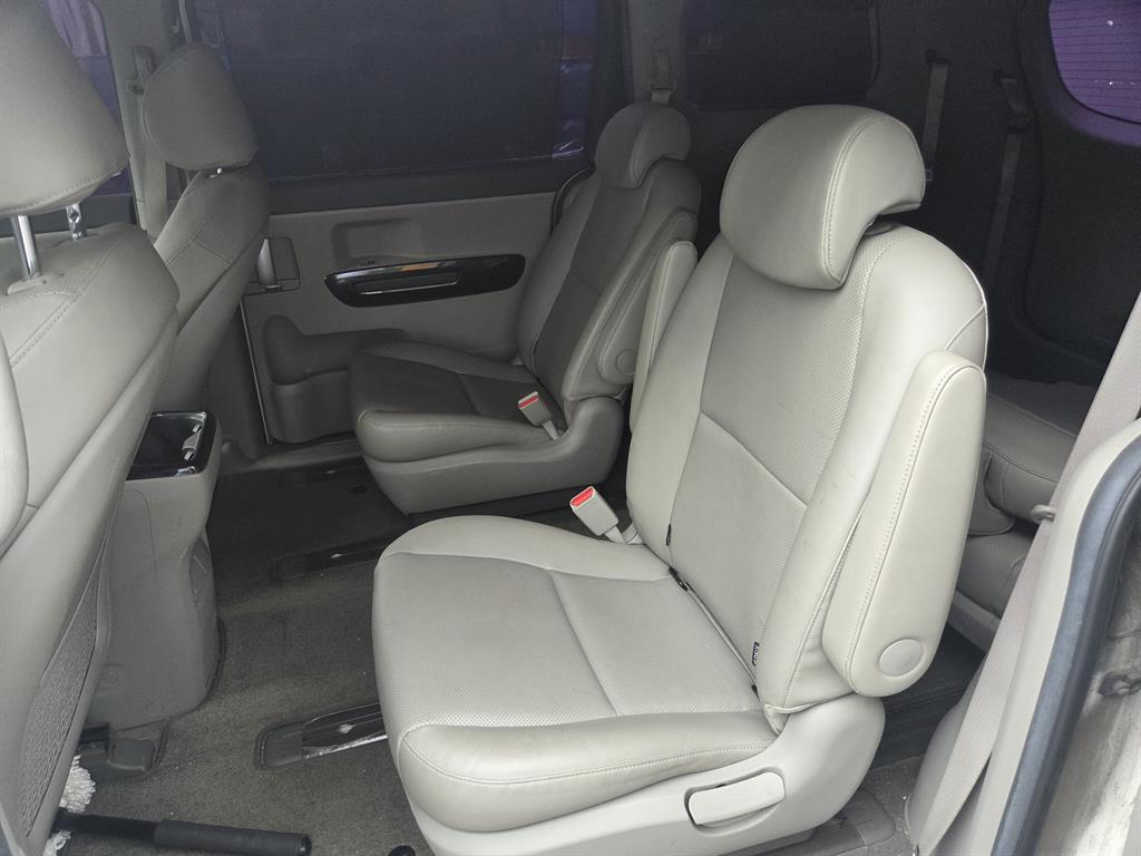 KIA Carnival - Vista 4