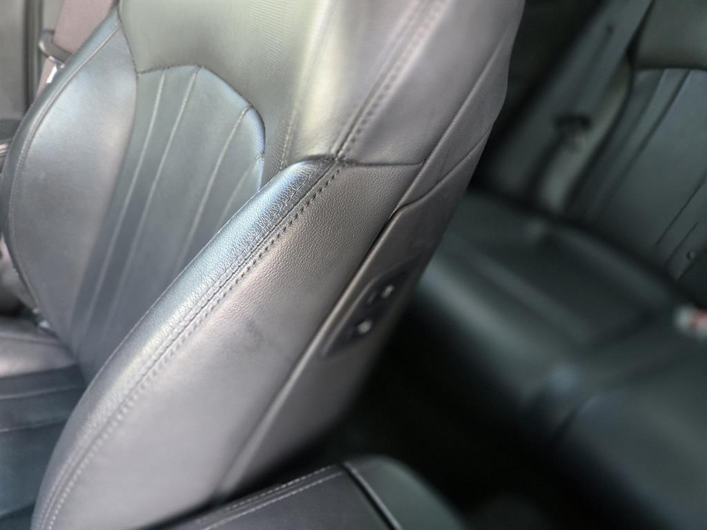 HYUNDAI Genesis - Vista 12
