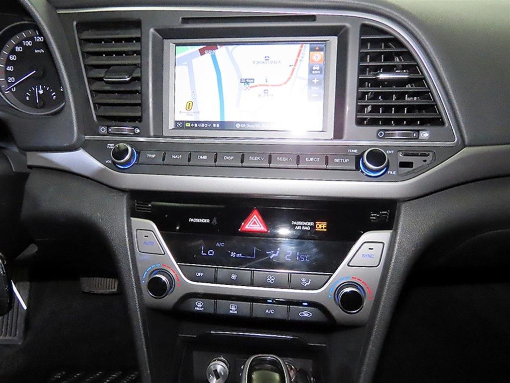 HYUNDAI Avante - Vista 11