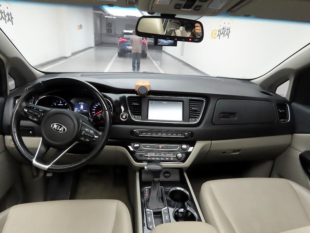KIA Carnival - Vista 7