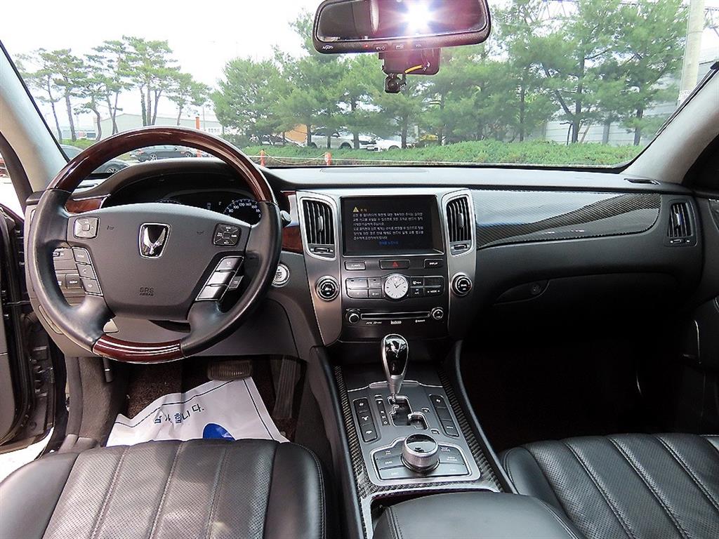 HYUNDAI Equus - Vista 7