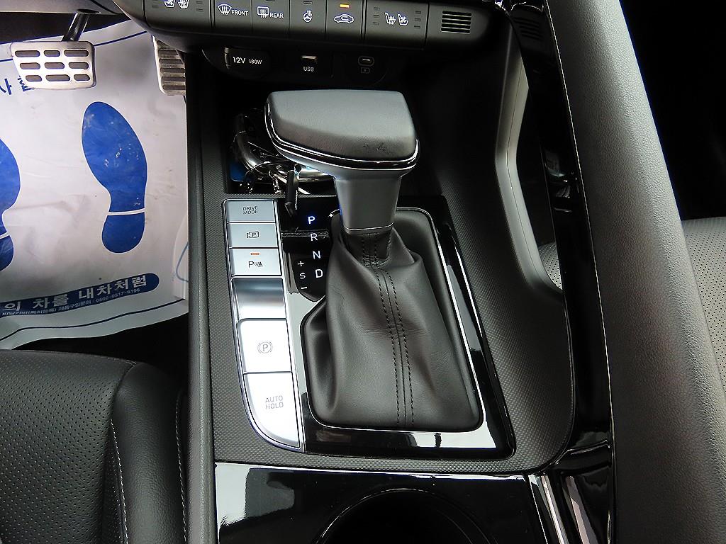 HYUNDAI Avante - Vista 10