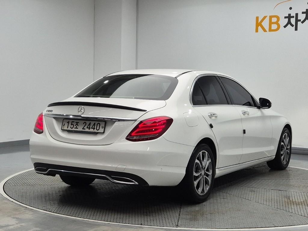 Mercedes Benz C Class - Vista 3