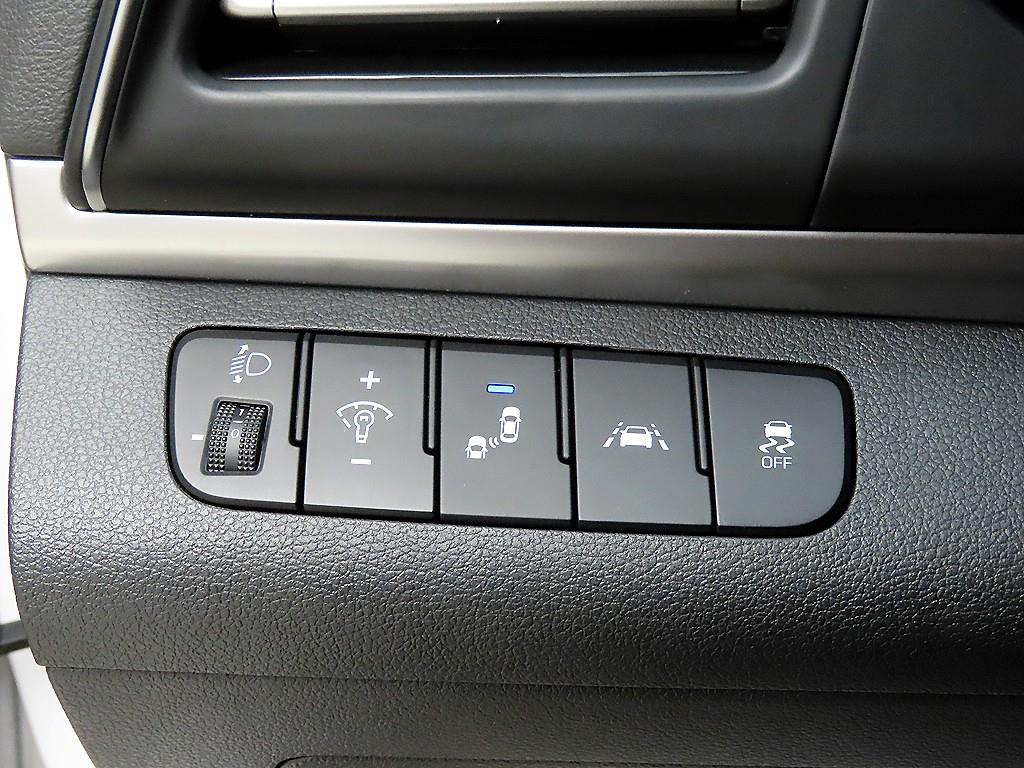 HYUNDAI Avante - Vista 12