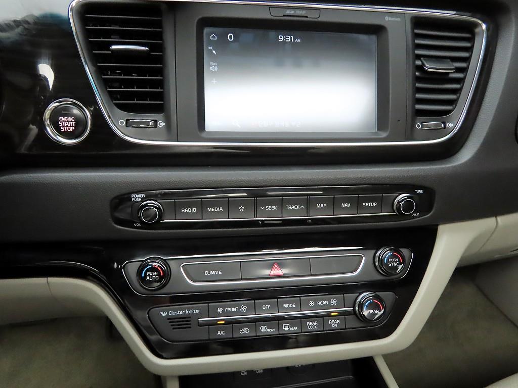 KIA Carnival - Vista 10