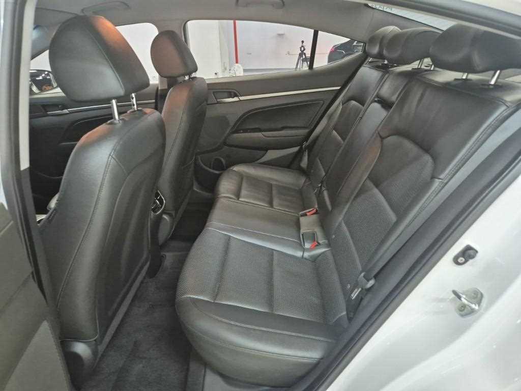HYUNDAI Avante - Vista 12