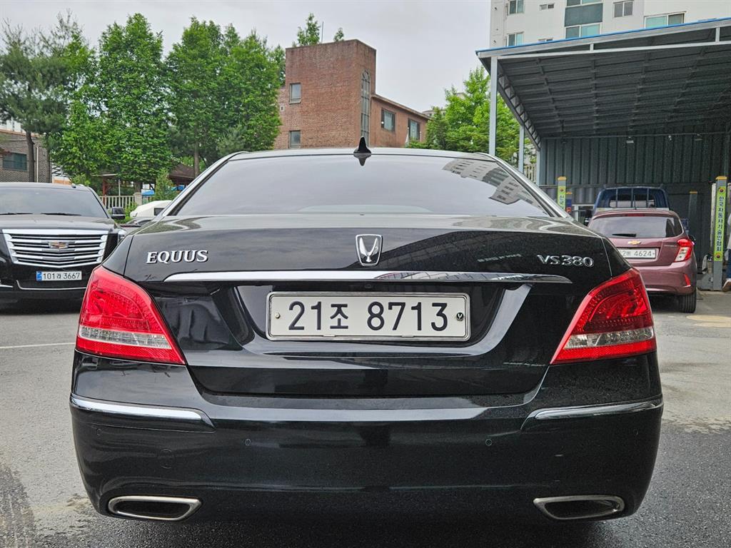 HYUNDAI Equus - Vista 5