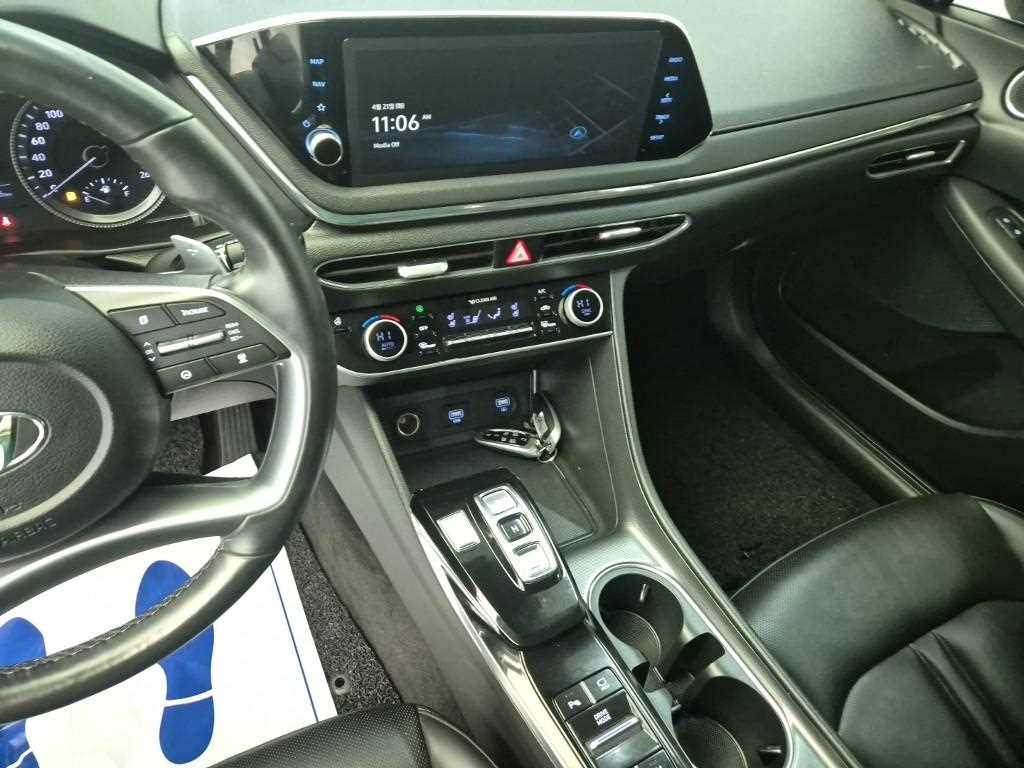 HYUNDAI Sonata - Vista 10