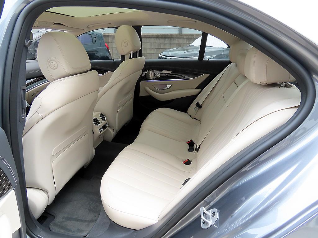 Mercedes Benz E class - Vista 6