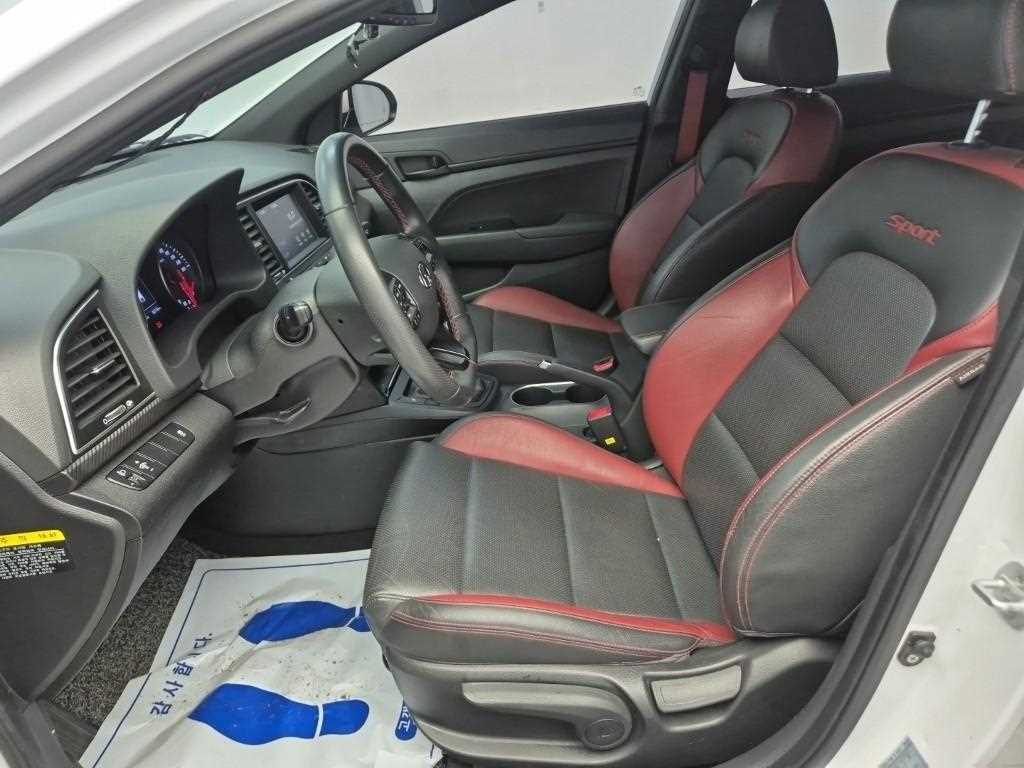 HYUNDAI Avante - Vista 11