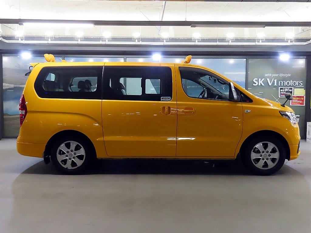 HYUNDAI Starex - Vista 3