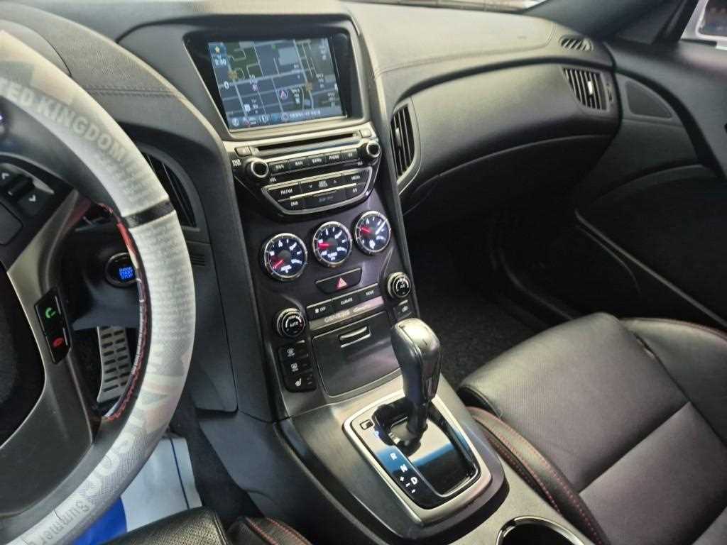 HYUNDAI Genesis - Vista 10