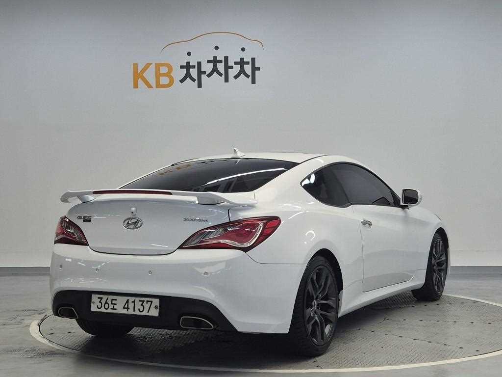 HYUNDAI Genesis - Vista 3